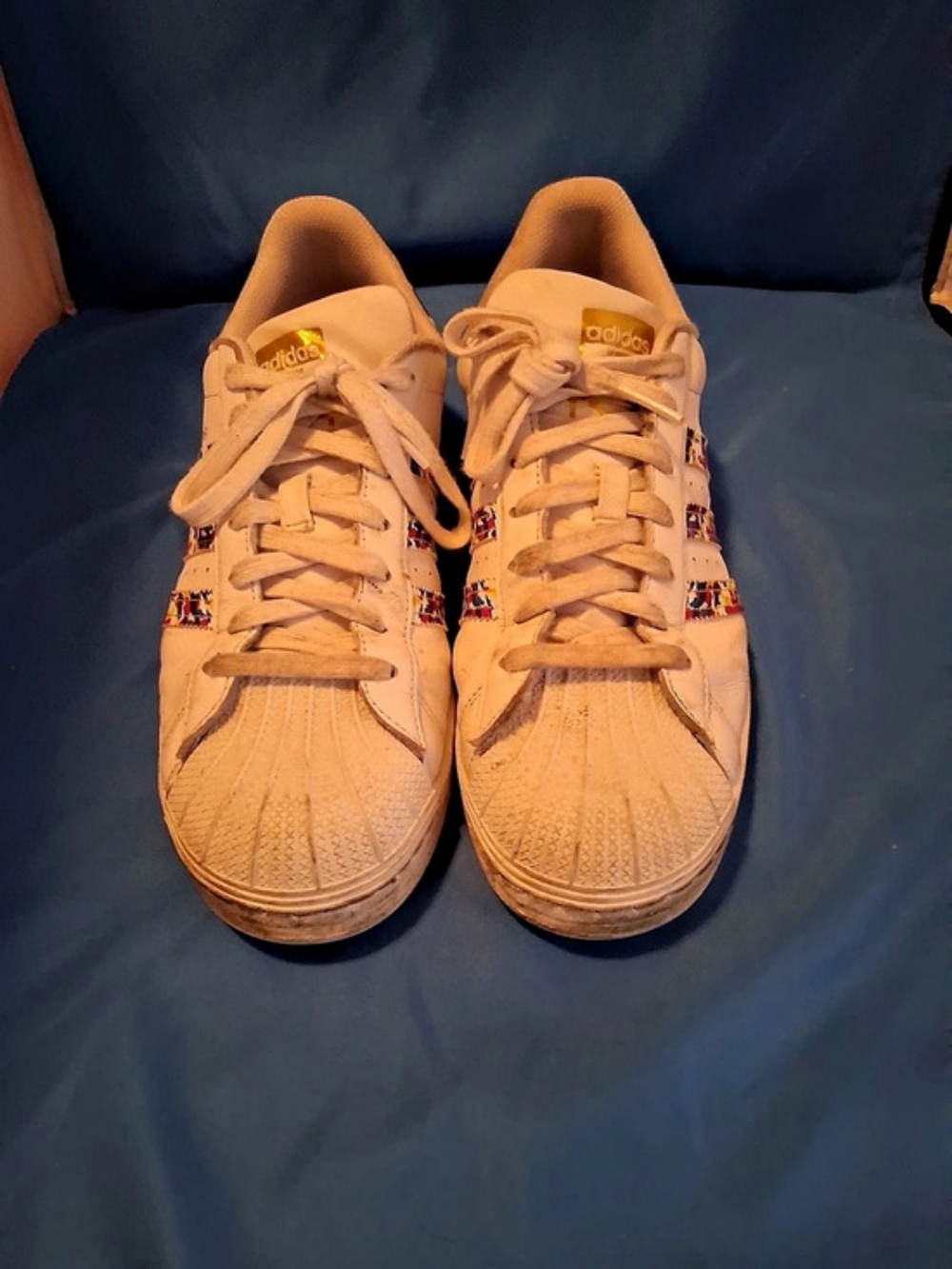 adidas Superstar Men’s 10.5 White/Multicolor Low Top Lace-Up Sneakers FX5400 - Picture 2 of 4